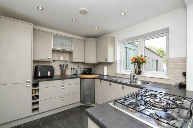 Courtlands, Keynsham, Bristol photo 3