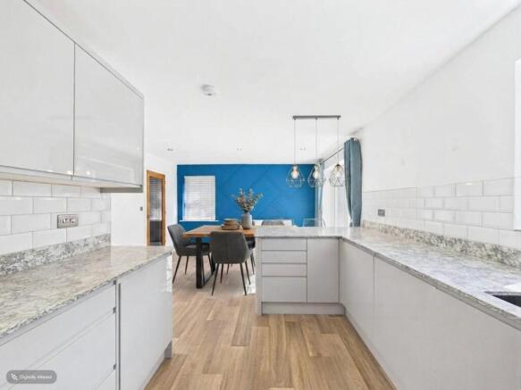 4 bed Detached for sale Image 6