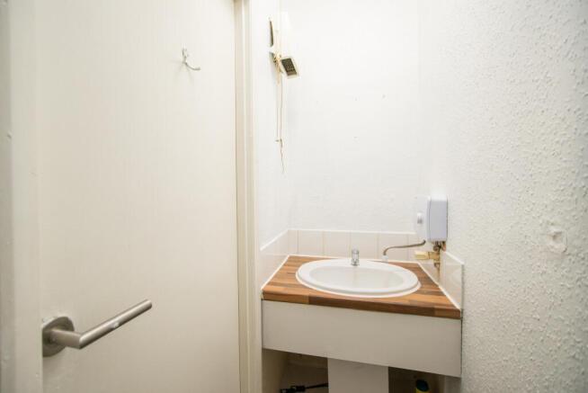 2 bed Flat to rent Image 12