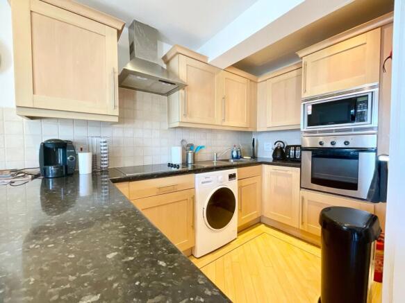 2 bed Flat for sale Image 3