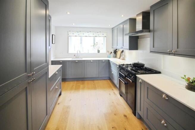 4 bed Detached for sale Image 4