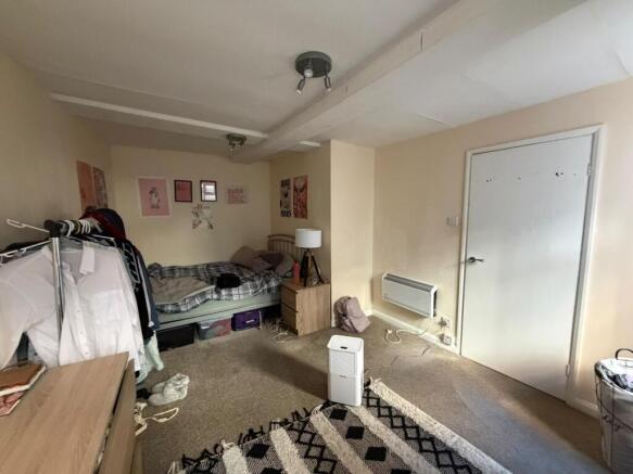 1 bed Ground Flat to rent Image 7