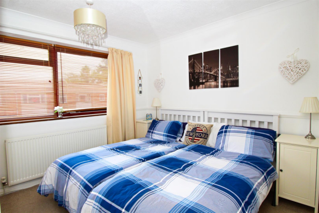 Pond Close_bedroom1.png