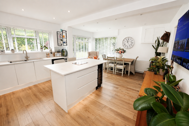 Oakleigh Close, Backwell - a superb setting with views photo 4