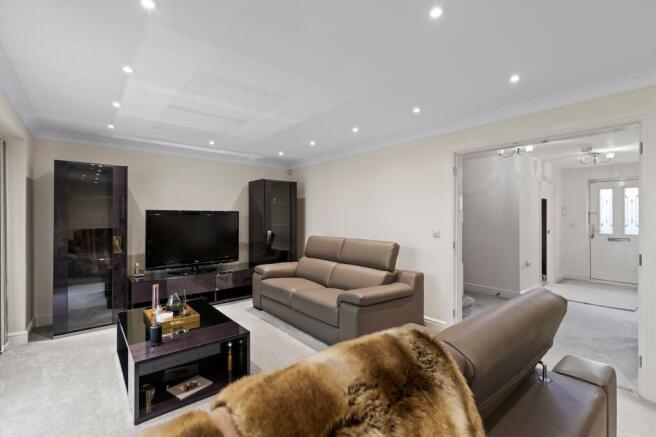 4 bed Detached for sale Image 7