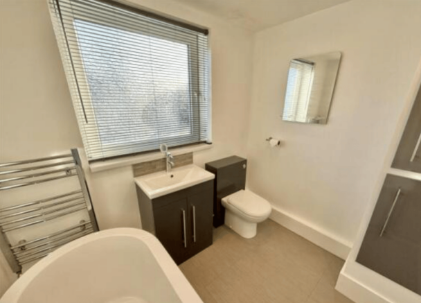 2 bed Terraced to rent Image 9