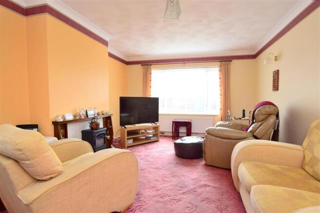 Lounge /Dining Room