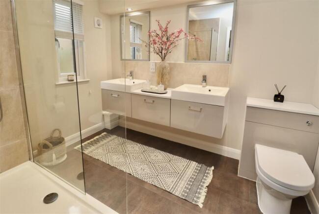 3 bed Apartment for sale Image 11