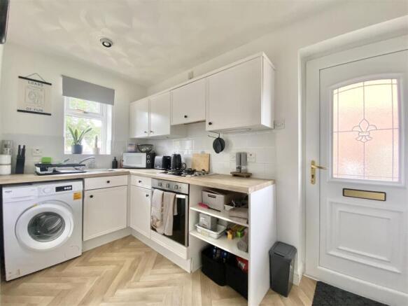 1 bed Semi-Detached to rent Image 4