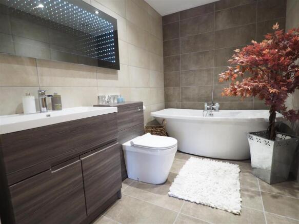 En-Suite Bathroom 550
