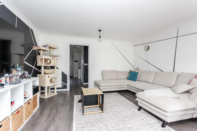 Lounge/Dining Roo...