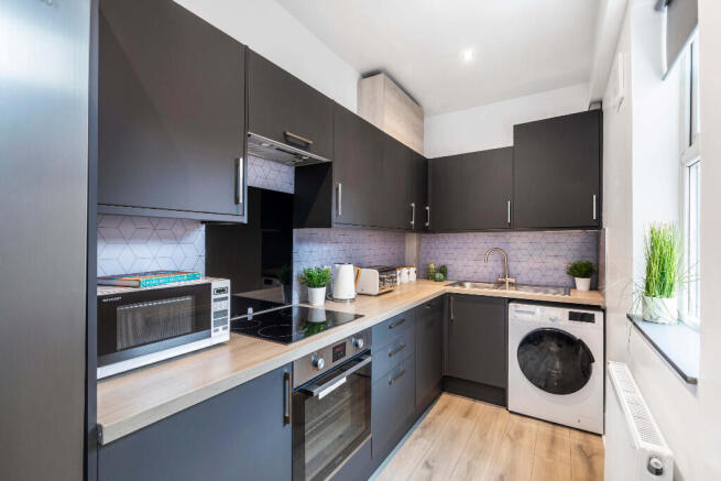 6 bed Terraced to rent Image 4