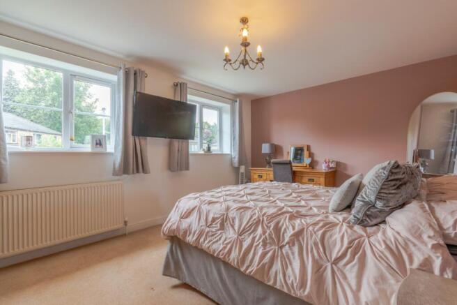 5 bed House for sale Image 7