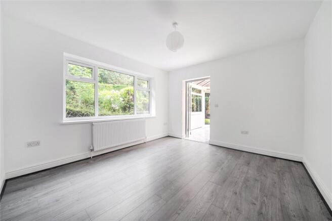 5 bed Detached for sale Image 5