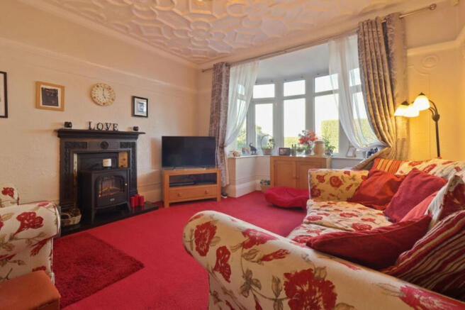 5 bed Detached for sale Image 8