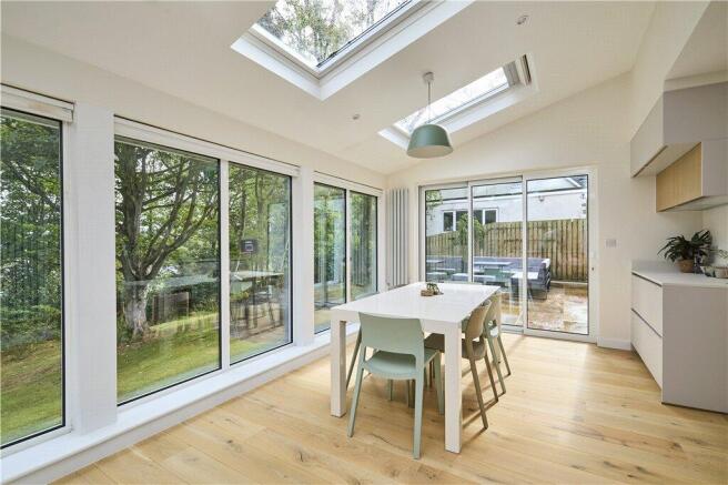 5 bed Detached for sale Image 11