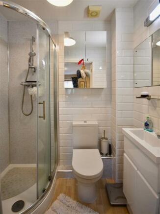 Refitted En Suite