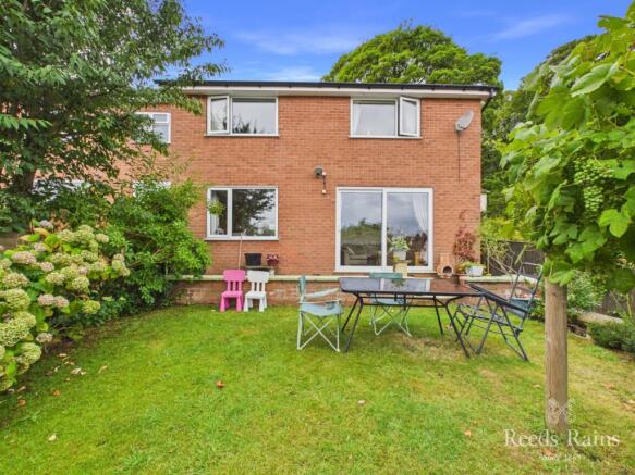 4 bed Semi-Detached for sale Image 9
