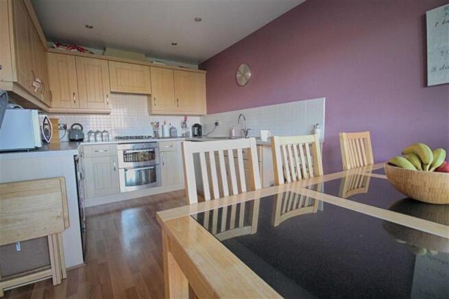 KITCHEN/DINING ROOM