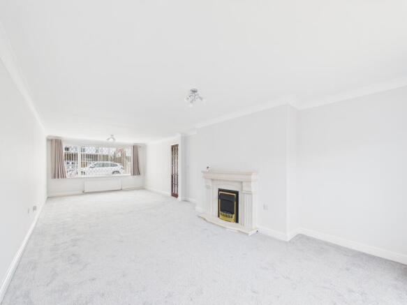 CAM05508G0-PR0352-STILL013