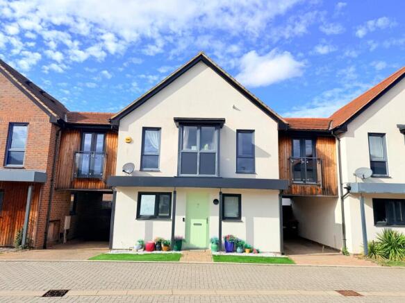 3-bed detached on Abacus Drive, OAKGROVE, Milton Keynes MK10, £467,000