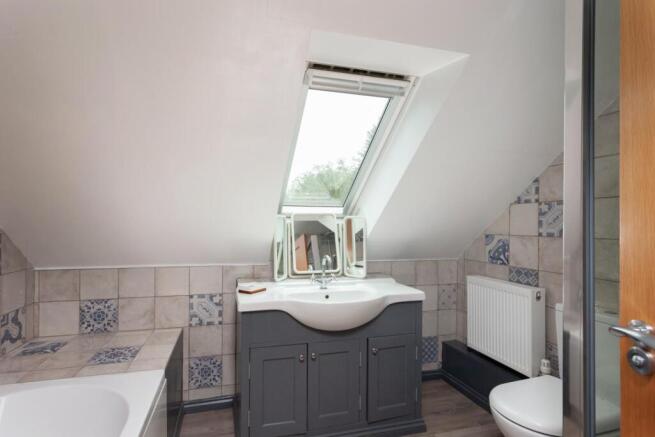 3 bed Detached to rent Image 5