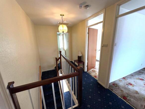 4 bed Semi-Detached for sale Image 8
