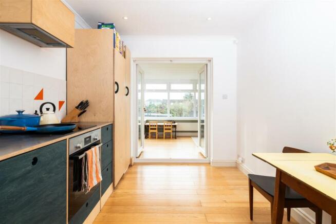 LE 20 Hereward Way BN7 2HJ-14.jpg
