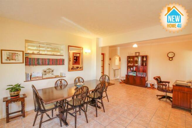 HALL / DINING ROOM: