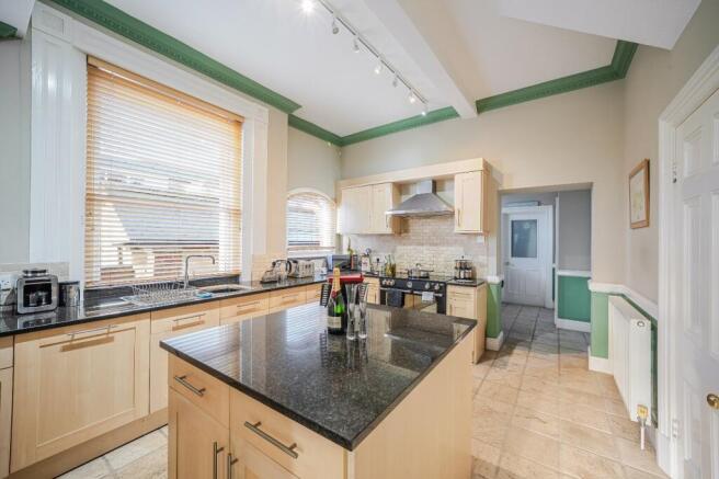 4 bed Semi-Detached for sale Image 7