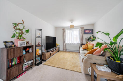 Garstons Way, Holybourne, Alton, Hampshire, GU34