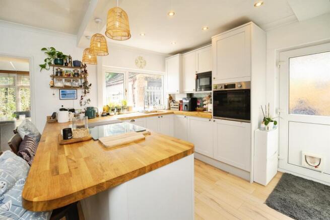 3 bed Semi-Detached for sale Image 4