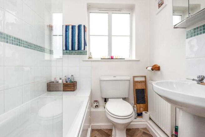 Family Bathroom / WC