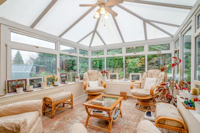 5 bed Detached for sale Image 12