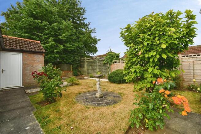 2 bed Semi-Detached Bungalow for sale Image 11