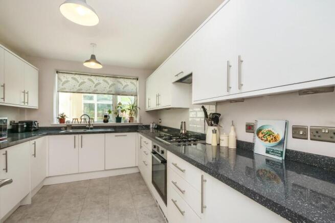 3 bed Semi-Detached for sale Image 6