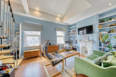 First Floor Flat, High Street, Hampton Wick, KT1