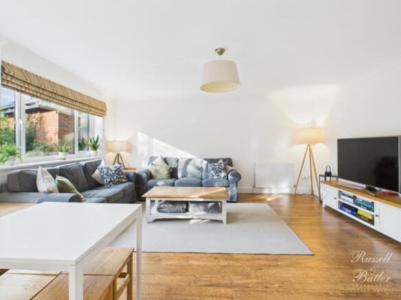 CAM02127G0-PR0372-STILL006