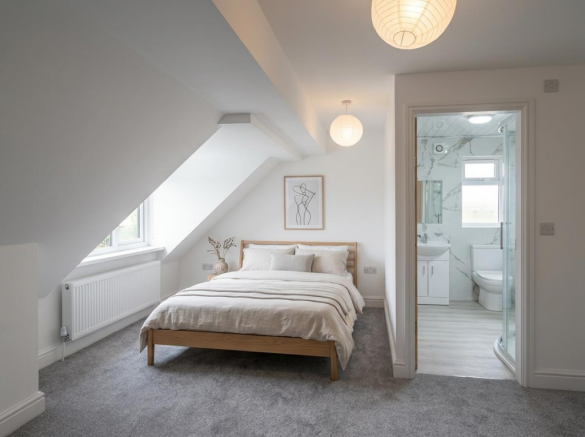5 bed Detached to rent Image 11
