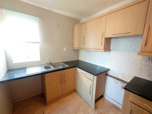 Kitchen a.jpg
