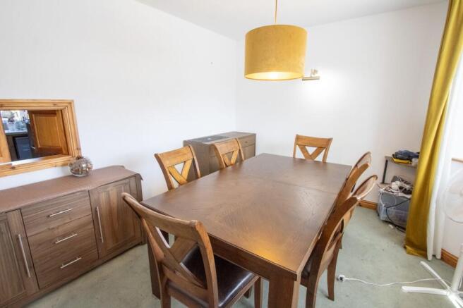 5 bed Detached for sale Image 9