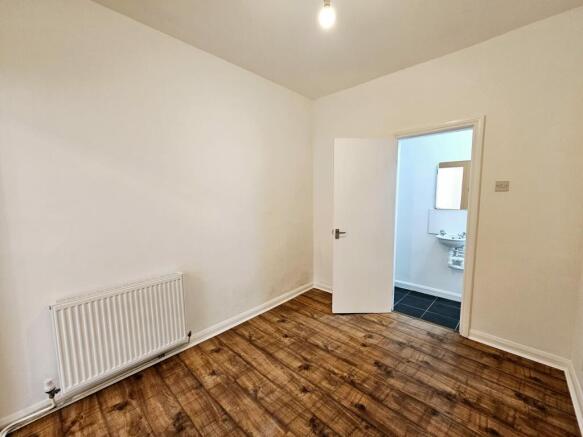 6 bed Block of Apartments for sale Image 6
