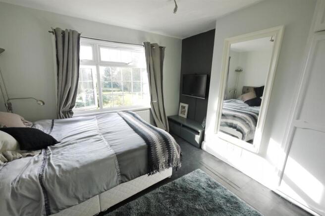 BEDROOM 2:-