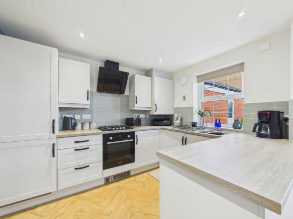 4 bed Detached for sale Image 3