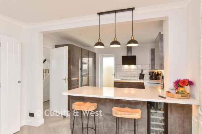 Kitchen/ Breakfast Room