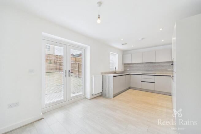 4 bed Semi-Detached for sale Image 5