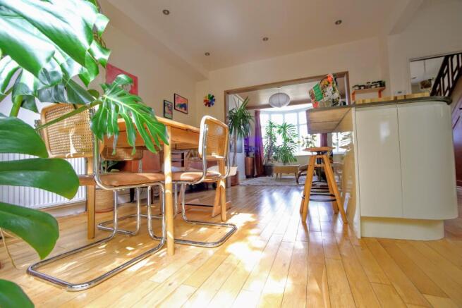 3 bed Semi-Detached to rent Image 9