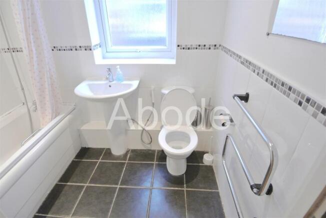 3 bed Flat to rent Image 7