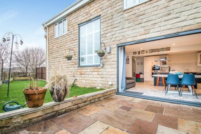 5 bed Detached for sale Image 8