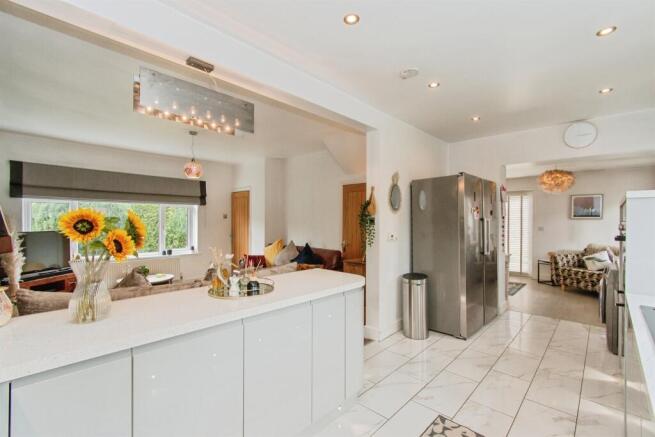 2 bed Semi-Detached for sale Image 5
